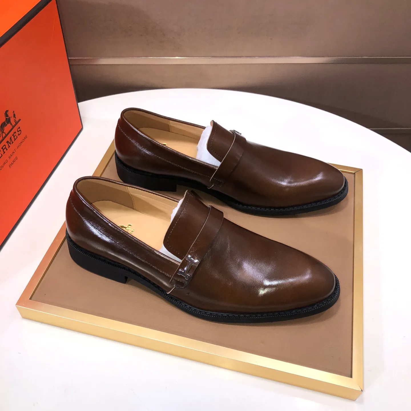 Men's Men's Shoes💰540💰[HERMES] (cowhide lining)🍀Italian top luxury🍀He does not pursue novel styles and gorgeous colors, but attracts the favor of successful men with his flawless, elegant and classic style. Formal leather shoes This very comfortable, simple and stable style allows you to easily match any style! The pattern is absolutely 1:1 refined from the original case, and we strive for excellence in materials, imported cowhide + cowhide lining💪💪💪extraordinary texture👍! .Code number: 39-45 (45 customized)